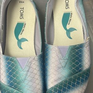 Womens toms